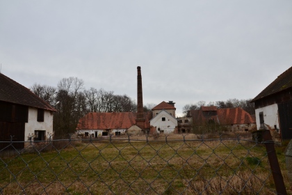 Dvůr s lihovarem
